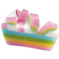 BOMB COSMETICS Piece Cake Soap Slice Mydło Glicerynowe Raspberry Rainbow 140g